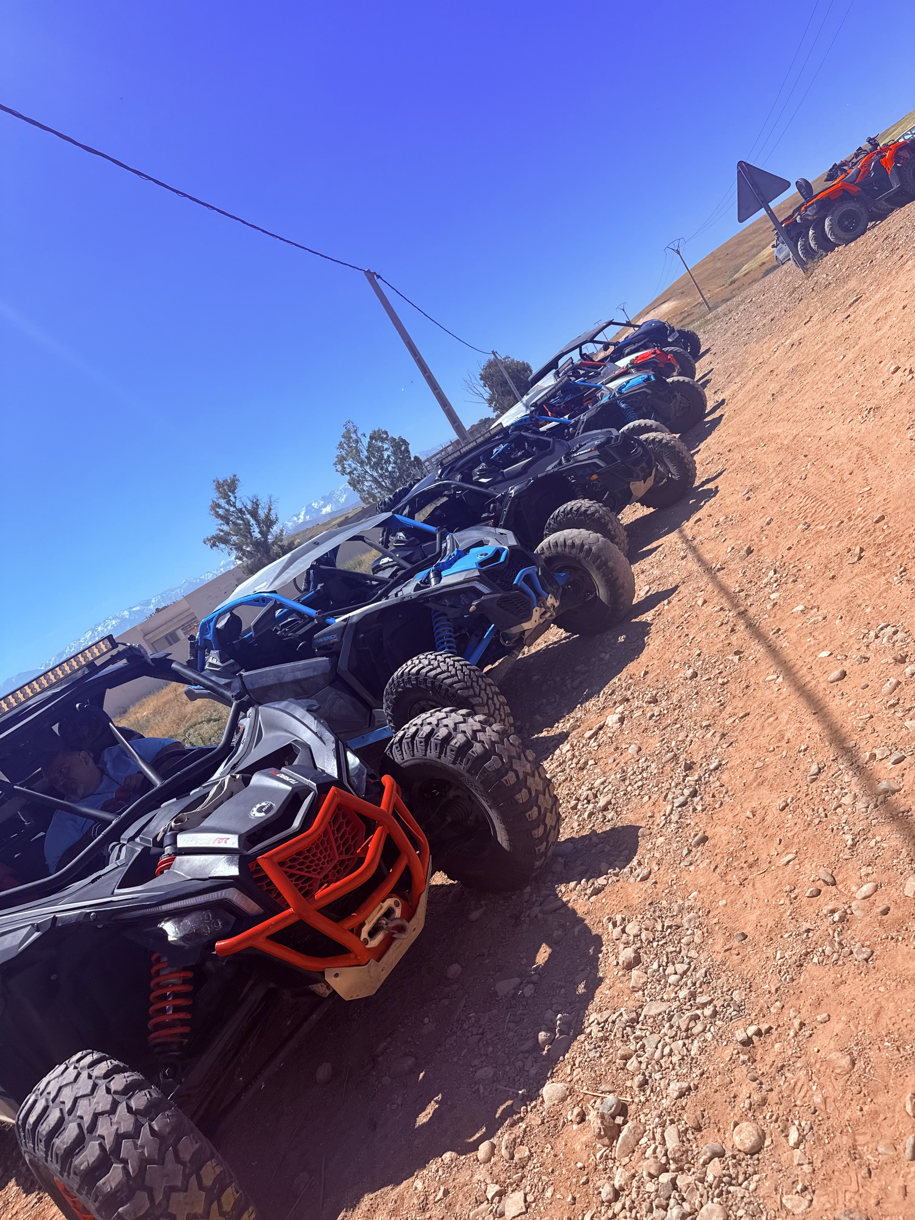 Buggys Can-Am Maverick X3 alignés