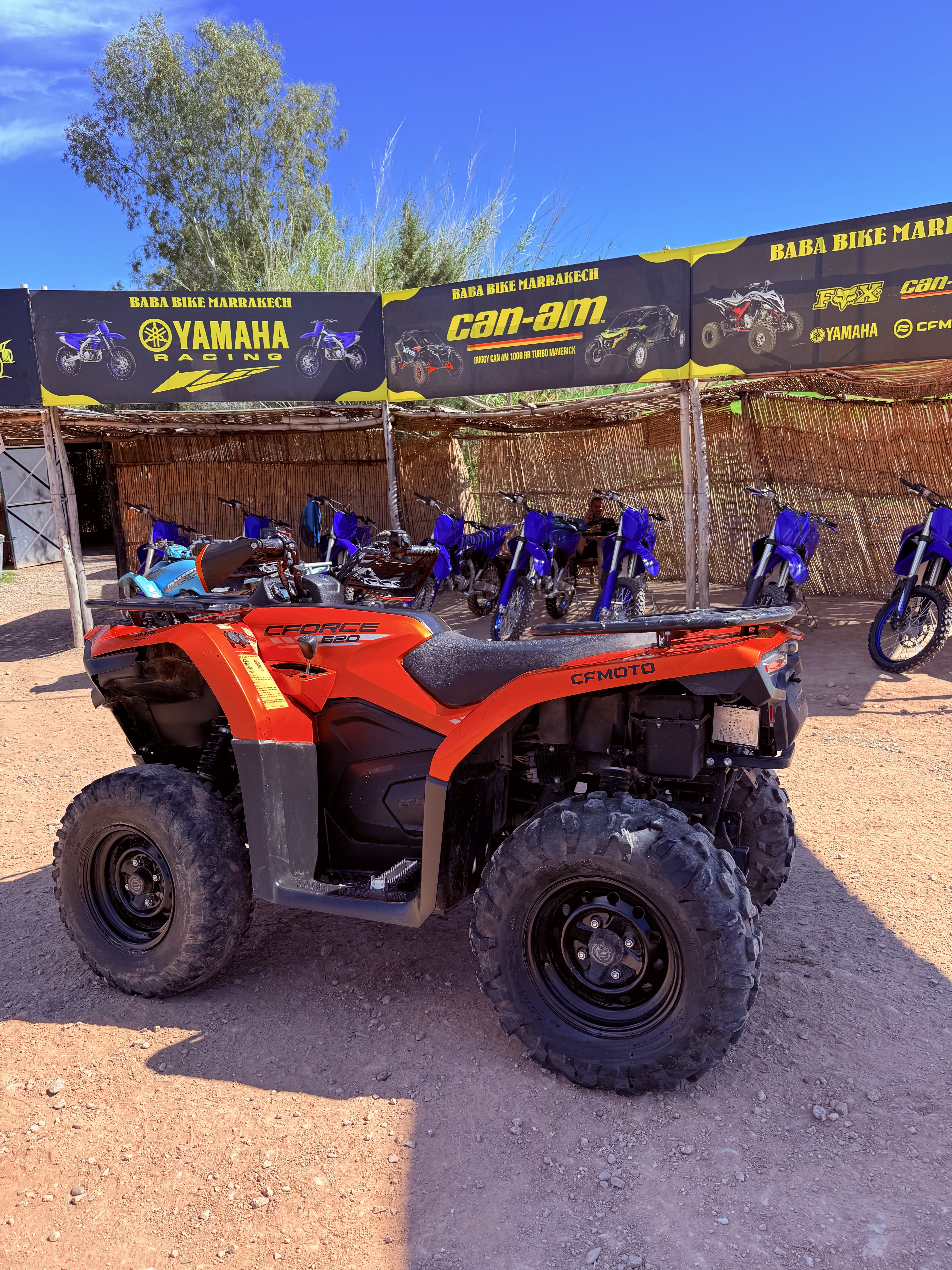 Quad CF Moto CForce 520 devant le stand BABABIKE Marrakech