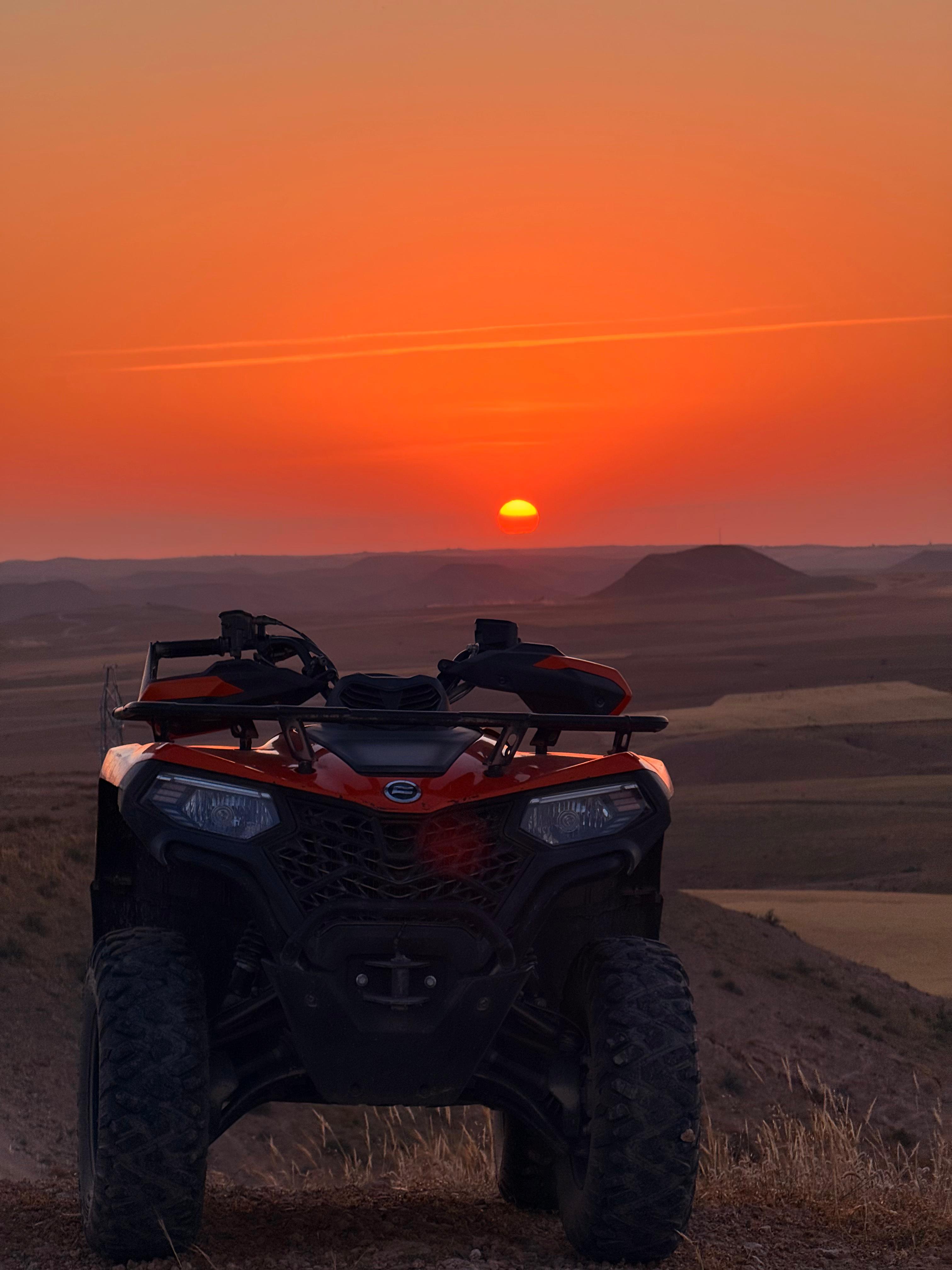 Quad au coucher du soleil